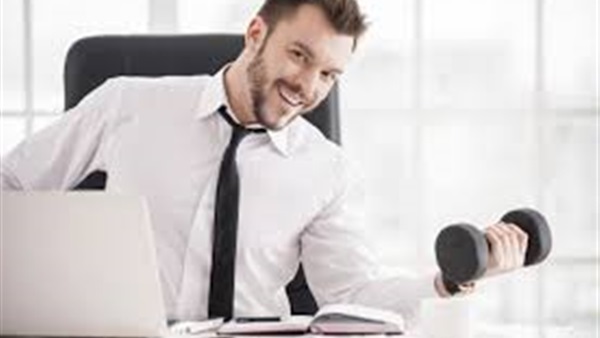 افقدى وزنك وأنت جالسة فى العمل بهذه الطريقة