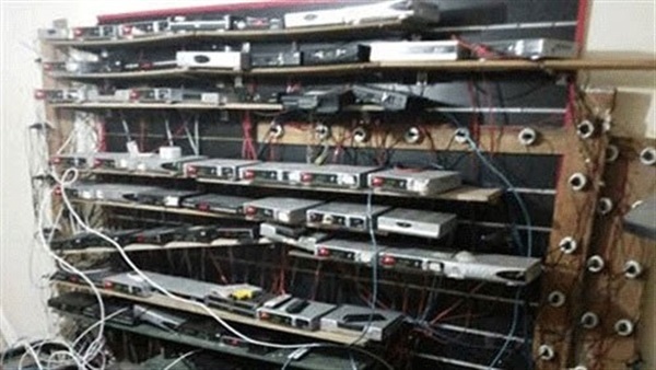 التحفظ علي أجهزة فك شفرات قنوات فضائية بالإسكندرية