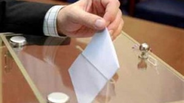 محافظو فرنسا يصوتون في أول انتخابات تمهيدية للرئاسة