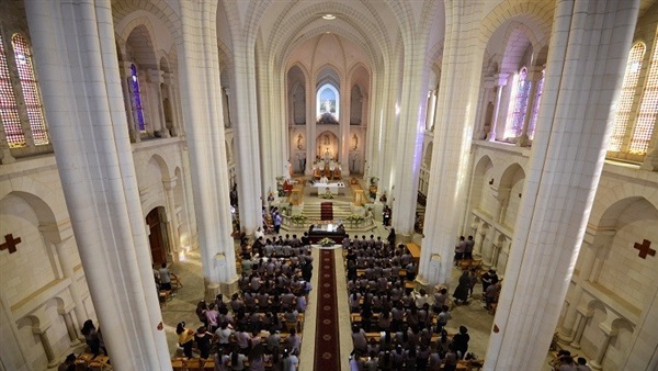 «جبرائيل» يشيد بقرار مطران القدس «رفع الآذان داخل الكنائس»