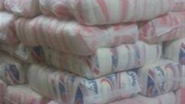 ضبط طن و300 كيلو سكر مخبأة داخل محل في بورسعيد (صور)