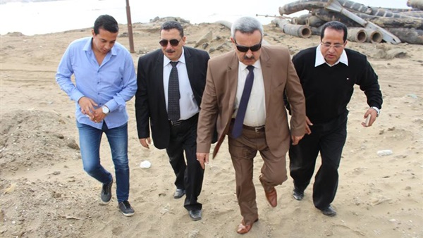«حمودة» يتفقد عزبة البرج في دمياط‎