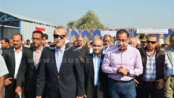 وزير الإسكان ومحافظ قنا يفتتحان محطة مياه «الحراجية» بـ«قوص» 