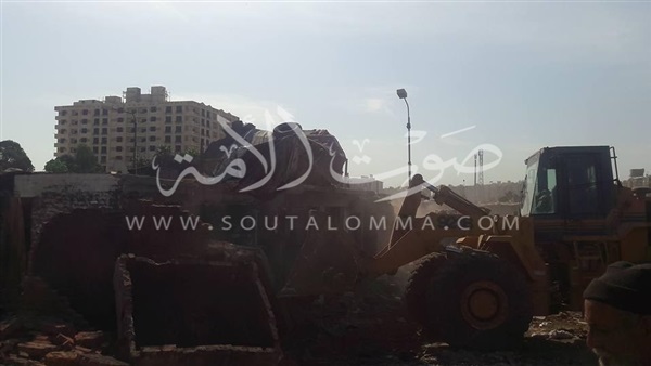 عرب بورسعيد تزيل عشوئيات القنال (صور)