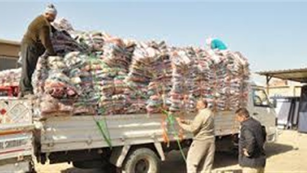 محافظ الشرقية يوزع 3 آلاف بطانية على أهالي القرى الأكثر إحتياجا