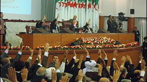 البرلمان الجزائري يوافق على زيادة الضرائب