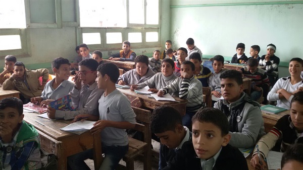 «تعليم كفر الشيخ»: طلاب «فتح الله بركات» لم يجلسوا على الأرض