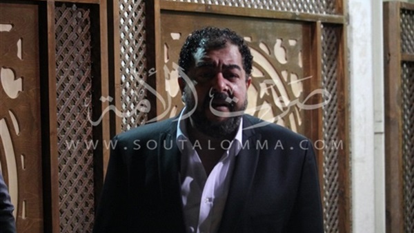 الفنان طارق عبدالعزيز يواسي أسرة  عبد الله حسن (فيديو)