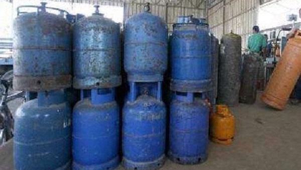 المنوفية: ضبط صاحب مستودع لبيعه أسطوانات الغاز بالسوق السوداء