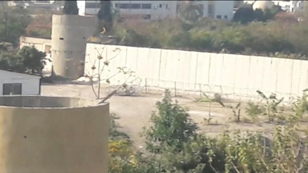 الفلسطينيون في بيروت: لبنان يوقف بناء جدار «عين الحلوة»