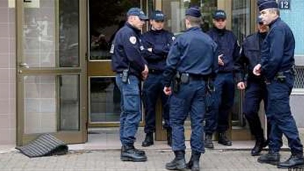 الشرطة الفرنسية تواصل البحث عن منفذ عملية «دار الرهبان»