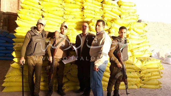 ضبط 278 طن أسمدة في شونتين غير مرخصتين بالشرقية 