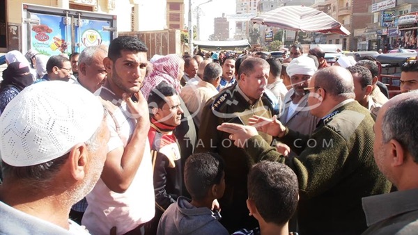 إقبال شديد على منافذ القوات المسلحة بكفر الشيخ (صور)‎