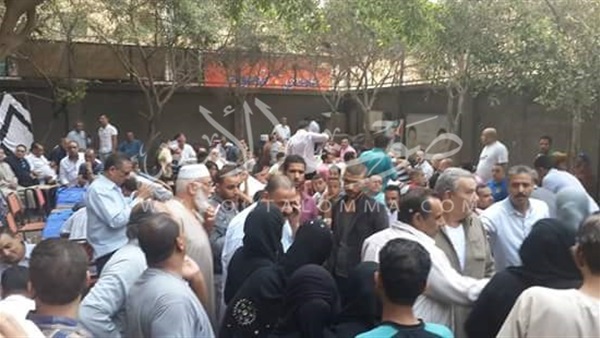 بالصور.. «الصوت النظيف» يرصد رشوة انتخابية لـ "إيهاب العمدة"