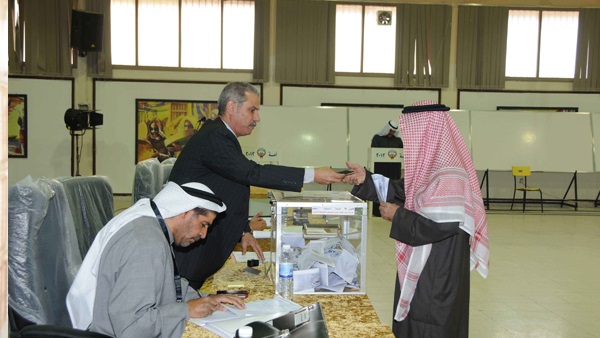 لحظات التصويت الأولى في انتخابات «مجلس الأمة» الكويتي (فيديو) 