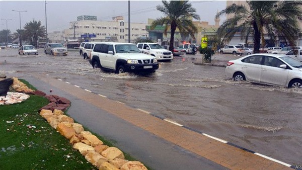 أمطار غزيرة تتسبب في فيضانات وسيول بقطر