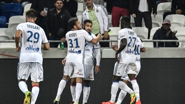 «باريس» يواجه «ليون» في قمة الدوري الفرنسي اليوم