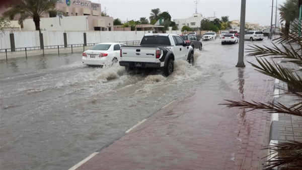 أمطار غزيرة تتسبب بفيضانات وسيول في قطر