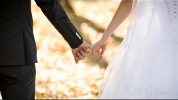 سعوديون يبتدعون «زواجا جديدا» خلال الاجازات