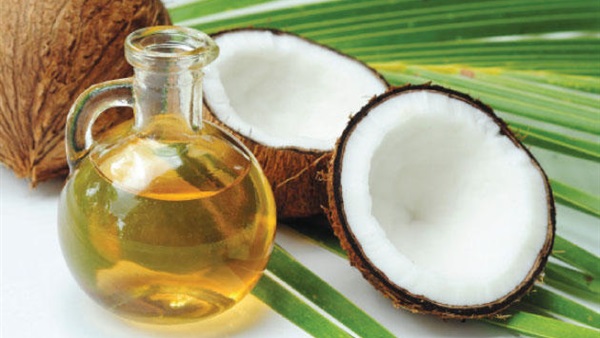 5 طرق لاستخدام زيت جوز الهند للحصول على بشرة أصغر