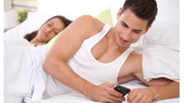 دراسة تكشف الأسباب الحقيقية وراء خيانة الرجل 