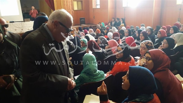 محافظ بورسعيد يشيد بإقبال طلاب الثانوية على «القوافل التعليمية»