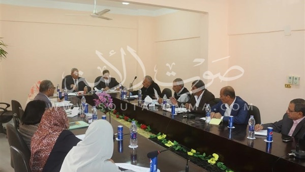 محافظ السويس يوجه بسرعة تطهير الشوارع من التعديات والإشغالات 