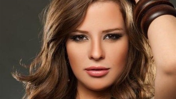 نجوم الفن يهنئون إيمان العاصي بمناسبة خطوبتها