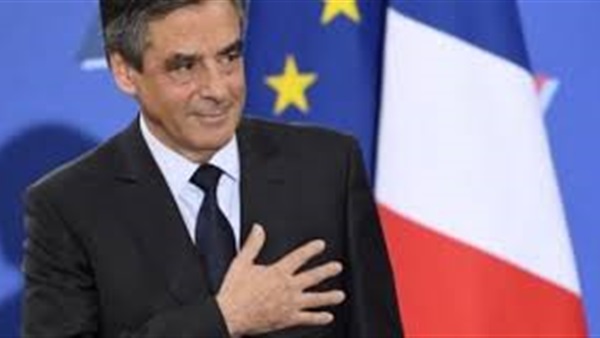 الفاينانشيال تايمز: الميل صوب اليمين وتشتت اليسار في فرنسا يخدمان "مارين لوبان"