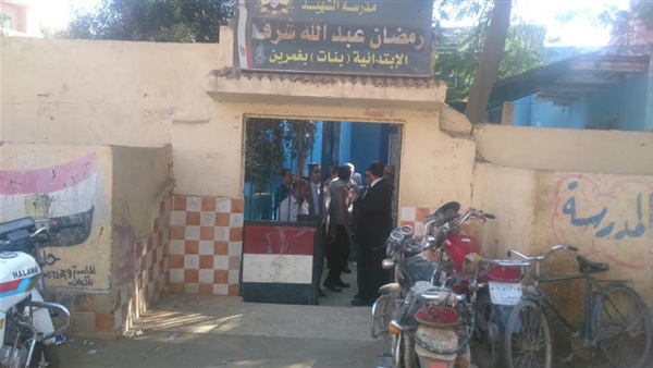 معاينة النيابة تكشف خطورة سور مدرسة بغمرين على حياة الطلاب