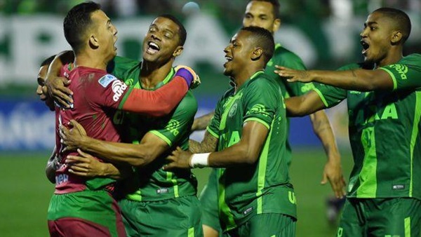 «كاف» يعزي أهالي ضحايا الطائرة المنكوبة في كولومبيا