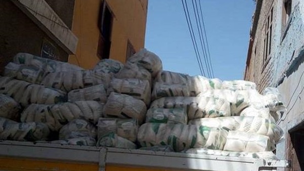 ضبط تاجر لبيعه السكر المدعم في السوق السوداء بالسويس