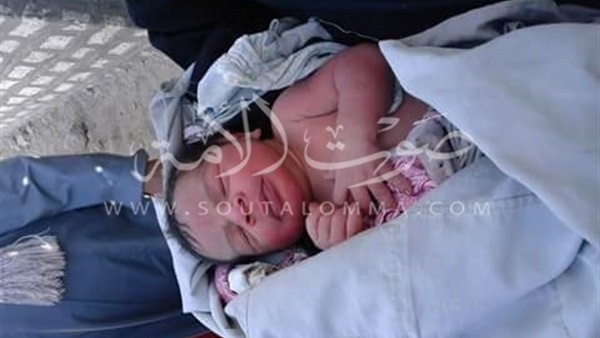 بالصورة.. الشرطة تبحث عن والدة "طفل المقابر" بملوي