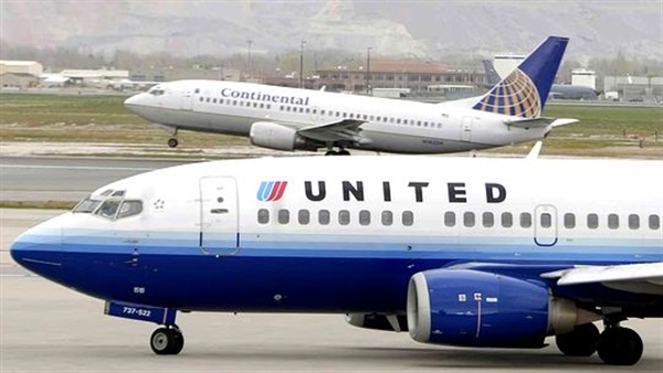 بعد عطل بمحرك.. طائرة أمريكية تهبط بسلام