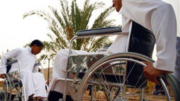 مرور الجيزة تستحدث إشارة تساعد ذوى الإحتياجات الخاصة فى عبور الطريق