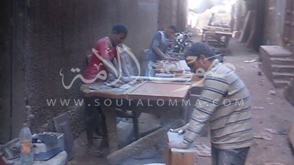 «الأثاث».. صناعة ضائعة تبحث عن لقمة العيش