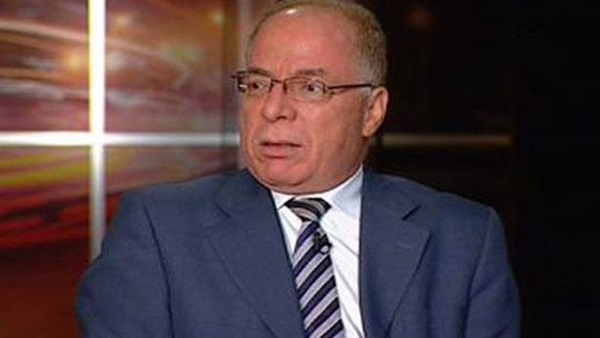 النمنم يكرم أبو سنة في ختام ملتقى القاهرة
