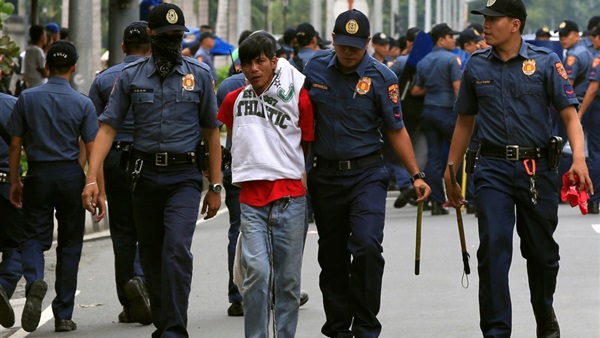 اعتقال شخصين حاولا تفجير السفارة الأمريكية في الفلبين