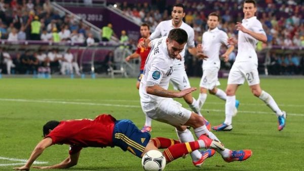 فرنسا تواجه إسبانيا وديا في 28 مارس 