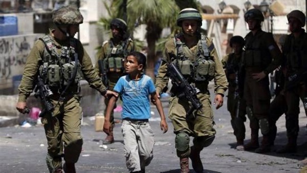 قوات الاحتلال تعتقل 44 فلسطينيا في حملة مداهمات واسعة