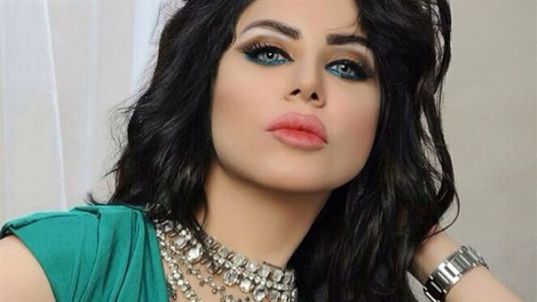 بالفيديو..حليمة بولند تتعرض للمضايقة من شابين بالكويت