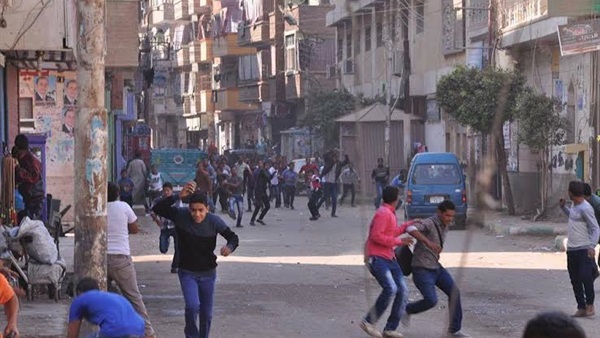 بالصورة.. مشاجرة بالحجارة بين طلاب مدرسة فى سوهاج