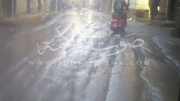 مسئولو المحلة تجاهلوا غرق الشوارع الفرعية بمياه الأمطار (صور)