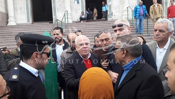 محافظ بورسعيد يؤدى صلاة الجمعة بالمجمع الإسلامى ببورفؤاد (صور)