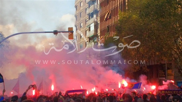 جماهير برشلونة تشعل النيران قبل «كلاسيكو الأرض» (صور)