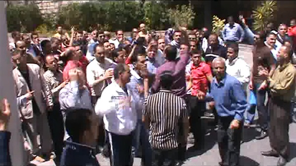 وقفة احتجاجية للعاملين بـ «التأمين الصحي» في بني سويف