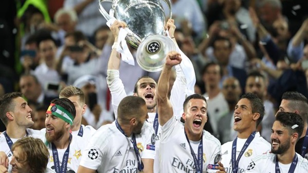 ريال مدريد يفكر في ضم الجابوني أوباميانج
