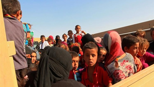 مفوضية اللاجئين توزع المساعدات إلى المهجرين من الموصل