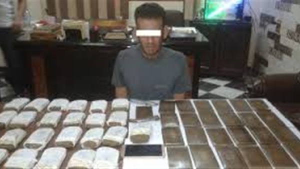 القبض على عاطل يتاجر في المواد المخدرة بالجيزة