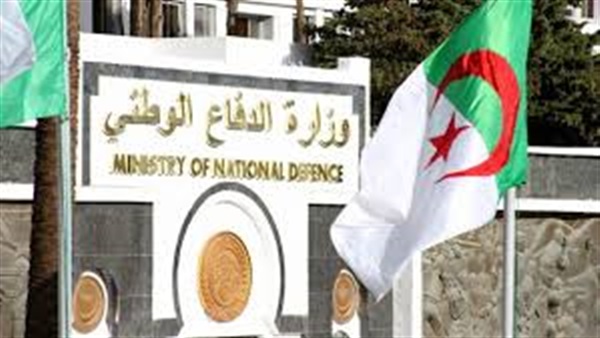 الجزائر: إرهابي بحوزته أسلحة يسلم نفسه بـ«عين أمناس»